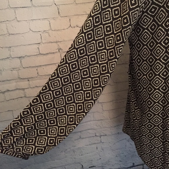 Pleione Nordstrom Geometric Print V-Neck Blouse - Picture 4 of 8